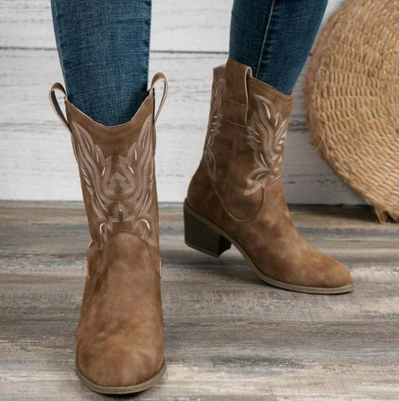 Women's Brown Embroidered Western Ankle Boots, Cowboy Boots - Picture 5 of 7